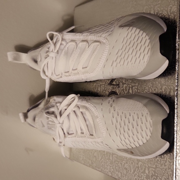 Nike Women's Air Max 270 White and Gray Shoes Size 5.5 - Picture 4 of 8